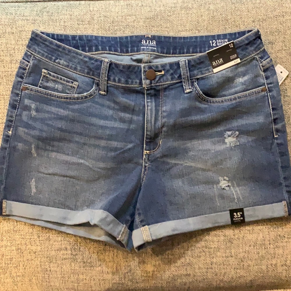 NWT a.n.a. Denim shorts. Size 12.